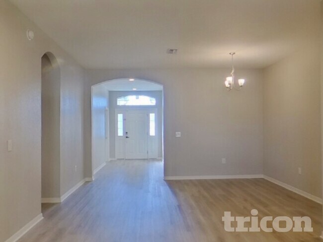 Photo - 6715 Castle Green Pl