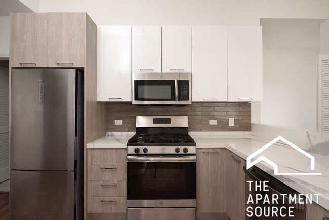 Photo - Spacious South Loop 3 Bed/2 Bath w/ Updated Kitchen and Oversized Floorplan! Unit 406