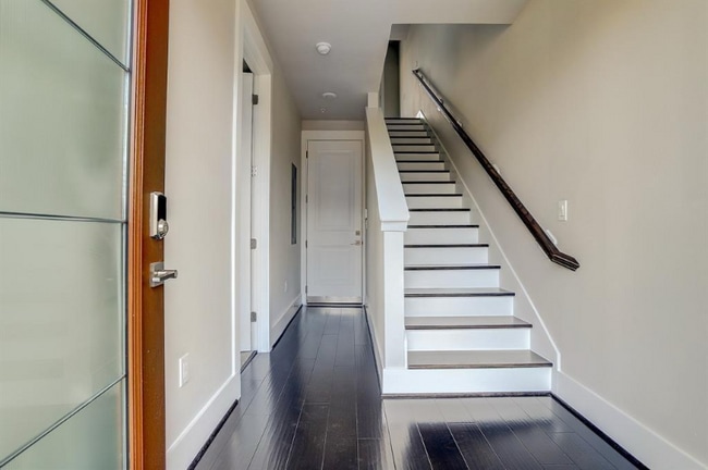 Photo - 2401 Crawford St