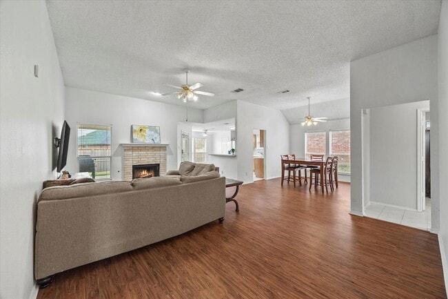 Photo - 703 Primrose Ln