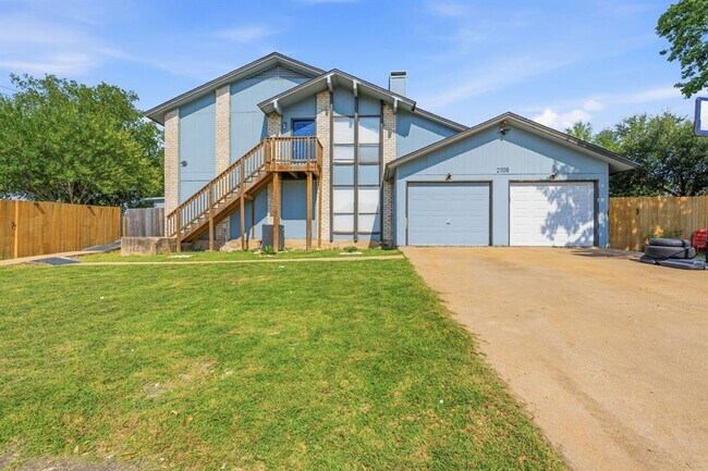 Building Photo - 2106 Lamplight Village Cir