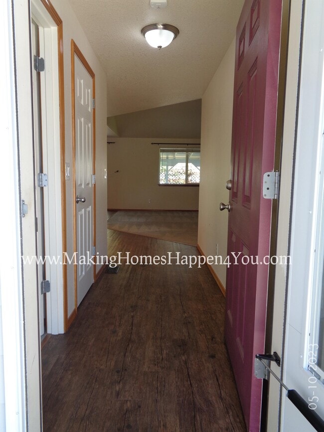 Photo - 405 Lavender St