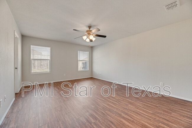 Photo - 1034 Churchill Dr