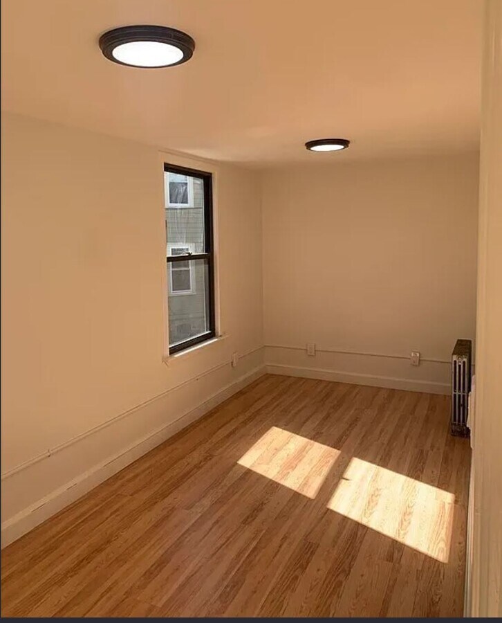 Photo - 21 Wenham St Unit 2