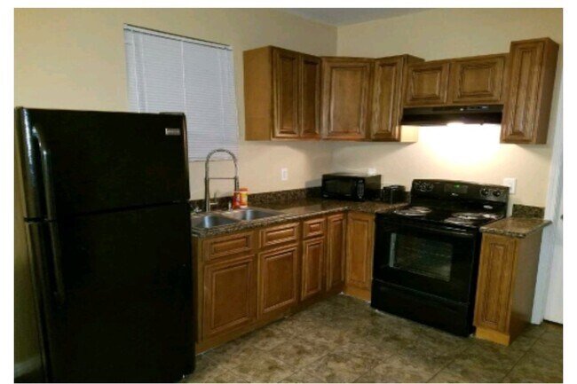 Photo - 3121 Urquhart St