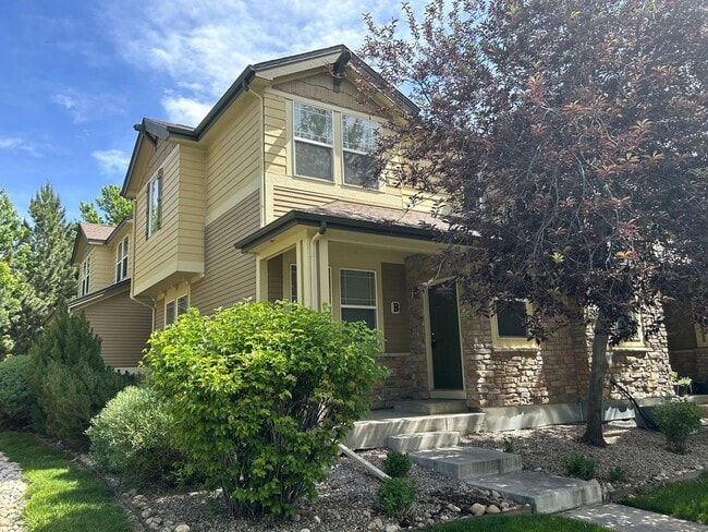 Building Photo - Stylish & Functional - 2 Bed 2.5 Bath Available Early June