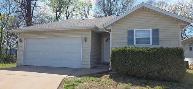 Building Photo - 3 Bedroom 2 Bathroom close to Missouri State University for $1295!