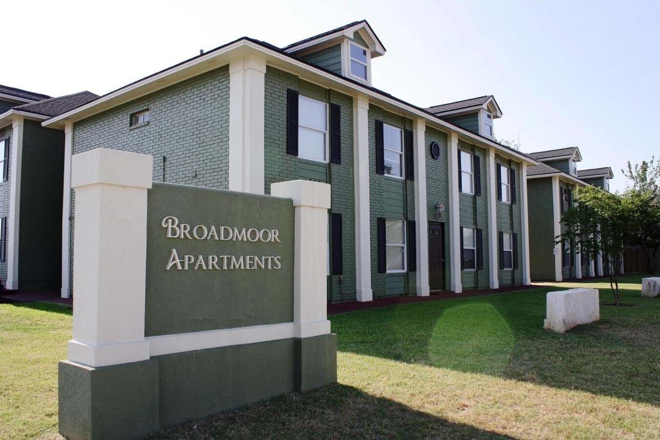 Broadmoor Apartments - Broadmoor Apartments