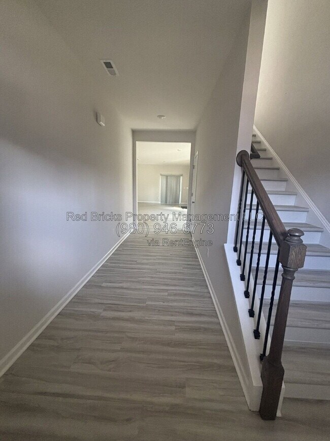 Photo - 1838 Vanderlyn St