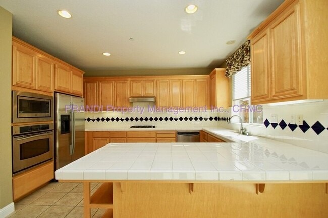 19 Waterbury Ln