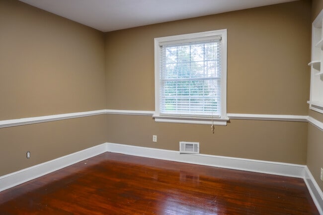 Photo - 8803 Turnbull Ave