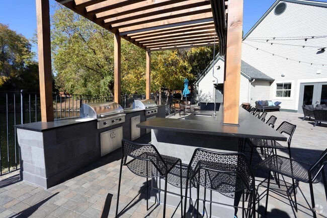 Photo - Edgewater Apartments