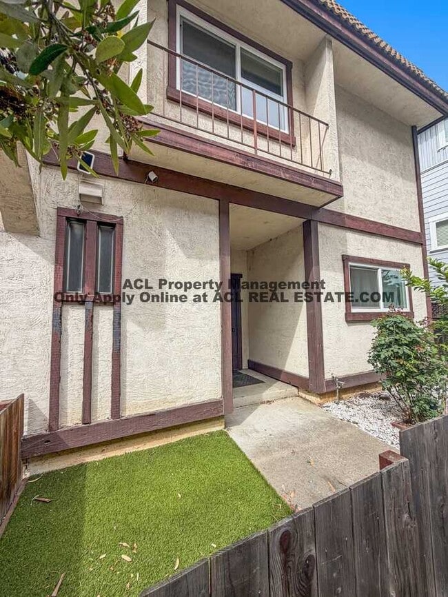 Building Photo - 3 Bed / 2.5 Bath | 1,362 Sq Ft | Prime Downtown San Leandro Location | Walkable + Parking