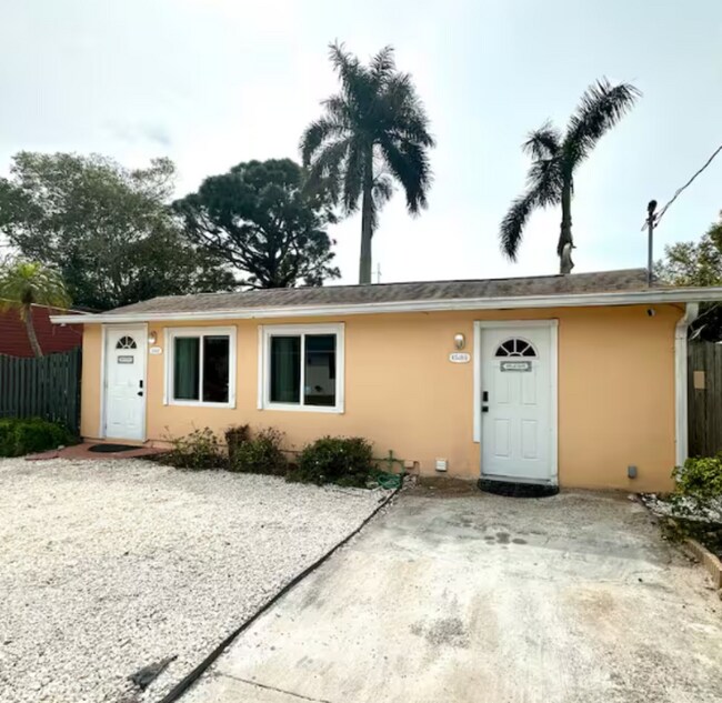10548 Lake Dr Unit B