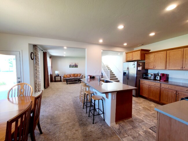 Photo - 8295 Diamond Point Cir NE