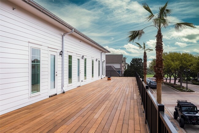 Photo - 12 Evia Main Unit 2203