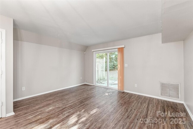 Photo - 951 Hollywood St