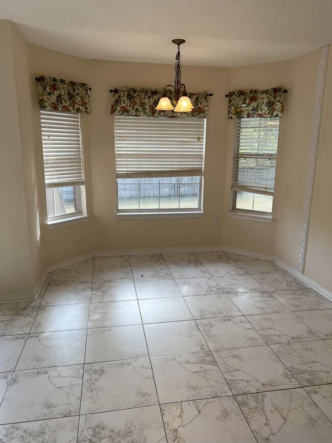 Photo - GREAT 4 BED / 2 BATH IN Crestview