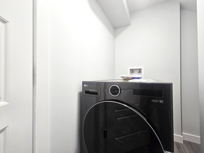 Photo - 3727-3214 214 St NW