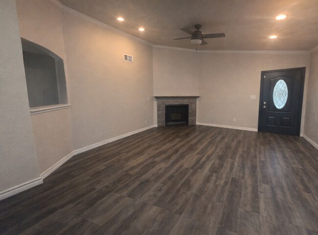 Photo - 4 bedroom 2 bathroom house! Housing accepted!