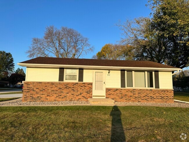Building Photo - 951 Velsen Rd Rental