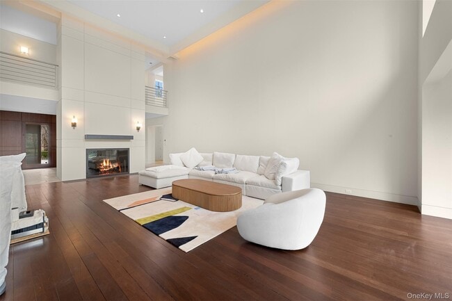 Photo - 121 Piping Rock Rd