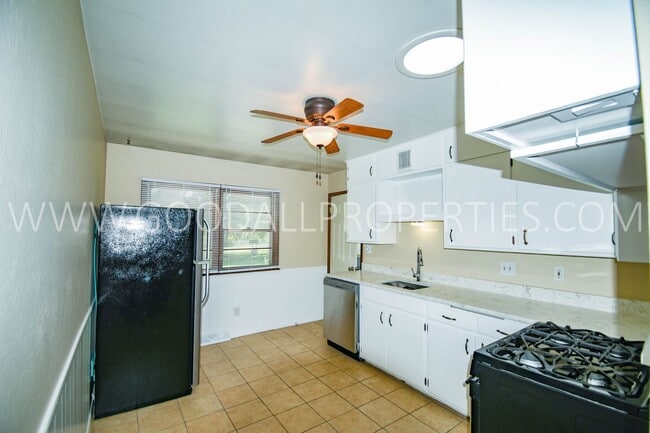 Photo - 2 Bedroom 1 Bath duplex home in Windsor He...