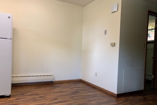 Kitchen Dining Area - 4713 Ontario St Unidad #4