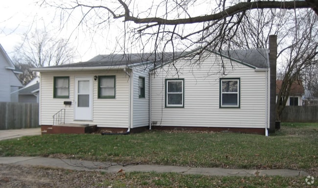 Building Photo - 11 N Seymour St Rental