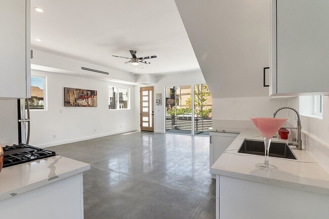 Photo - Lafayette Duplex Unit 404 N La Fayette Park Pl