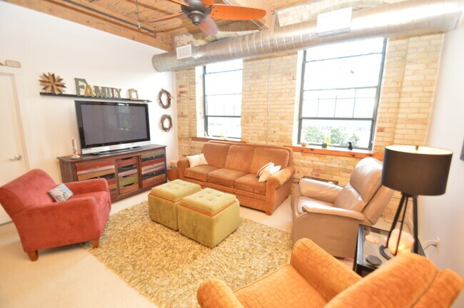 Photo - 940 Monroe Ave NW Unit 306