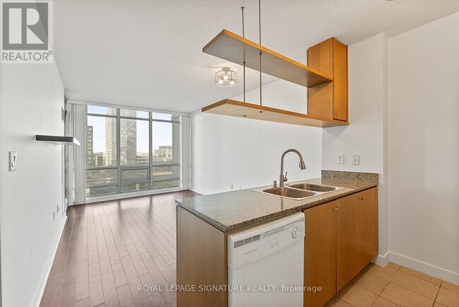 Photo - 3 Navy Wharf Ct Unit 610