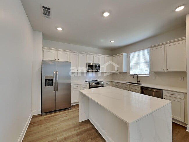 Photo - 50 Pointe Dr