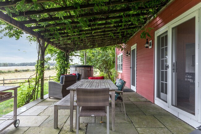 Photo - 23 W Mountain Rd