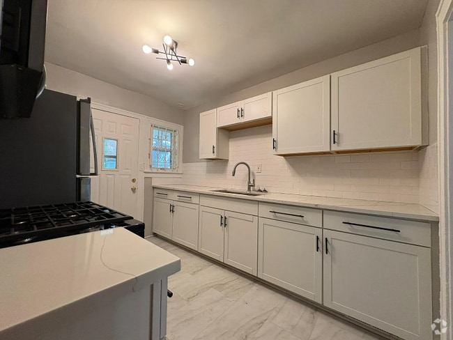 Building Photo - 2834 Ludlow Rd Rental