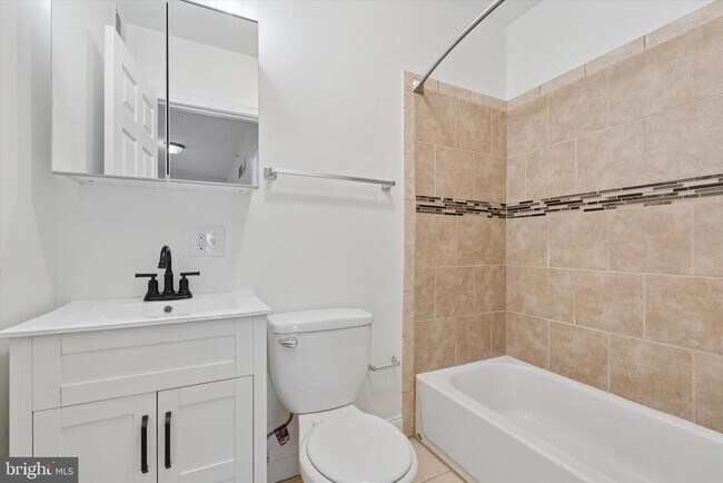 Photo - 1707 Carpenter St Unit B