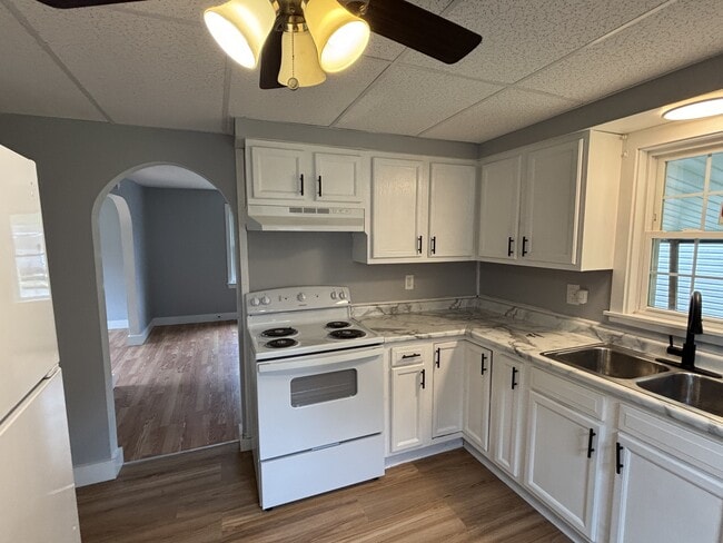 Photo - 1704 13th St SE