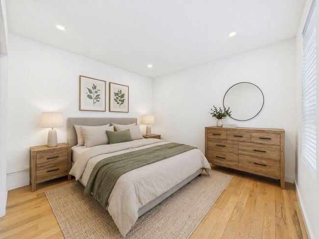 Building Photo - 3112 Richmond St Unit #1R & Garage