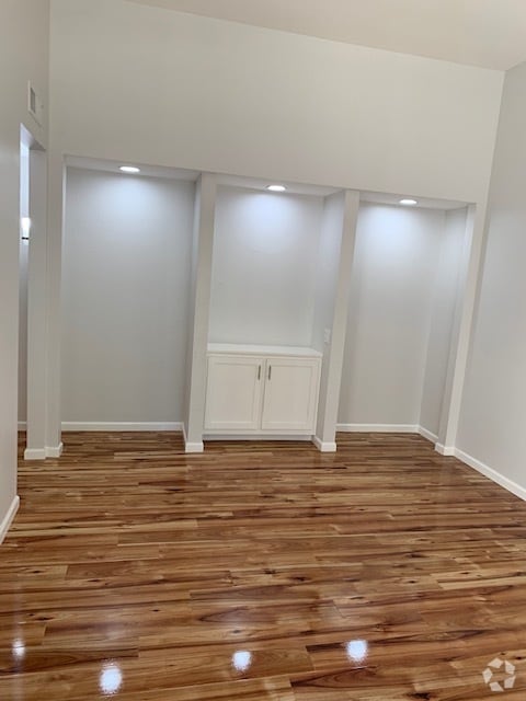 Building Photo - 320 N Civic Dr Unit 318 Rental