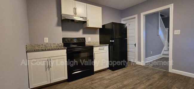 Photo - 1037 E 4th St