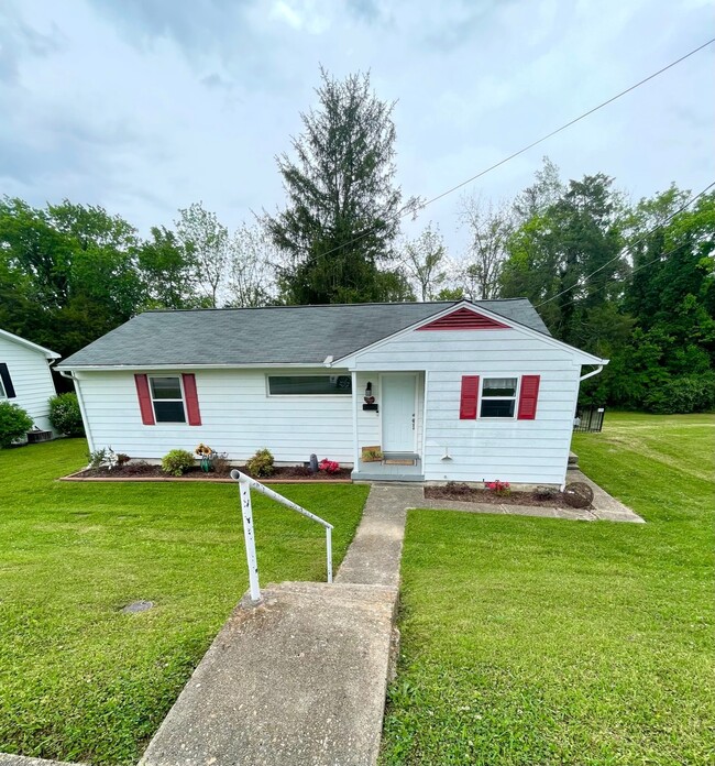 Photo - 110 E Arrowwood Rd House