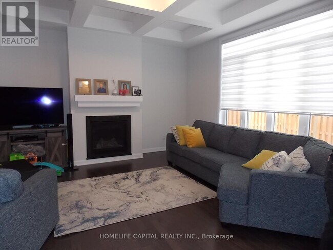 Photo - 110 Lynn Coulter St