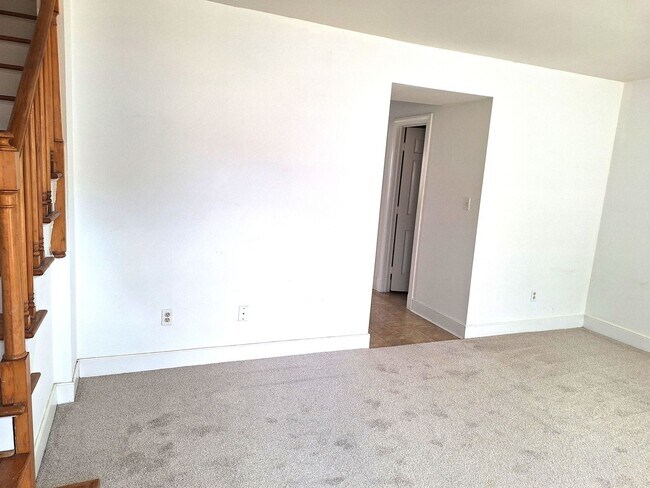 Photo - 2 bedroom / 1.5 bathroom -Jamestown 1607