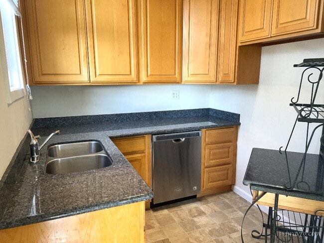 Building Photo - 619 Pennsylvania Ave Rental