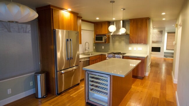 Photo - 769 Foster City Blvd