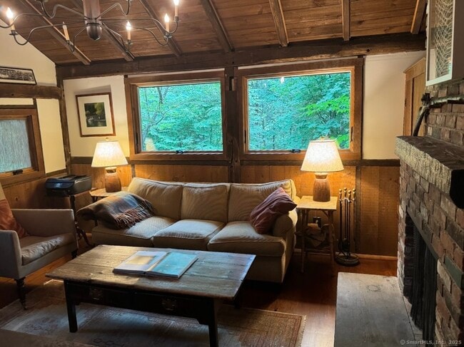 Photo - 231 Romford Rd