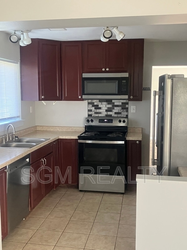 Photo - 104 Williams St