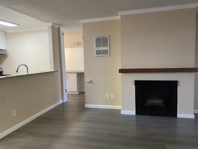 Living room Gas fireplace - Bay Timbers Apartments