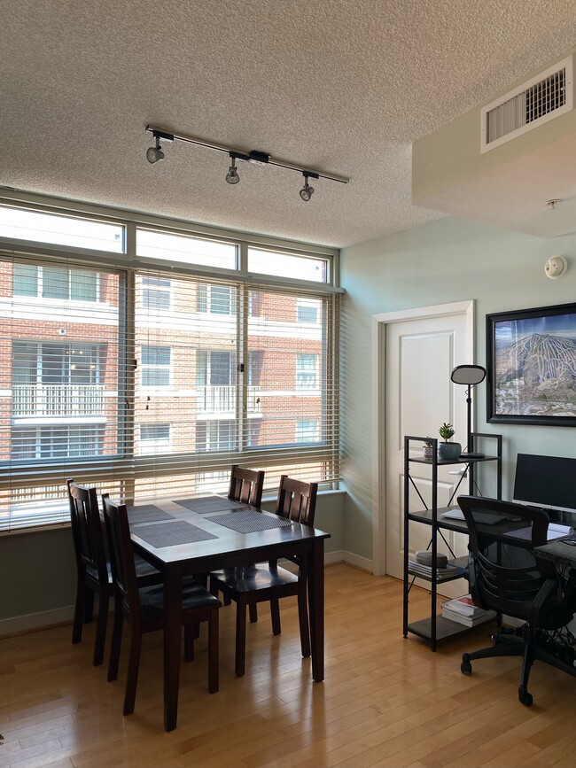 820 N Pollard St Unit 713