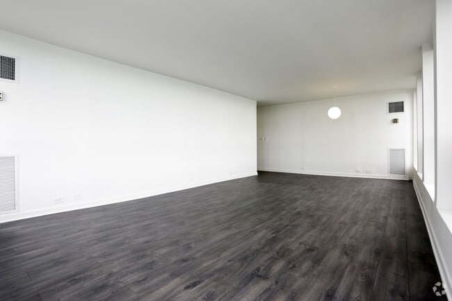 2 BR, 2 BA - living room